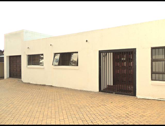 4 BEDROOM HOUSE FOR SALE IN STRUBENSVALLEI
